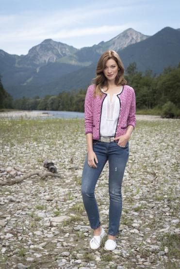 Strickjacke Rauris beere in Größe S S | beere
